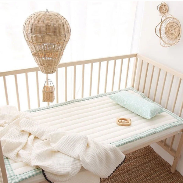 Rattan Hot Air Balloon Wall Décor - Elegant Room Decoration!